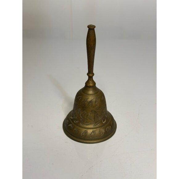 VTG Etched Brass Bell 4.25" - Floral Wreath Design Home Decor Collectible Retro - Picture 1 of 5